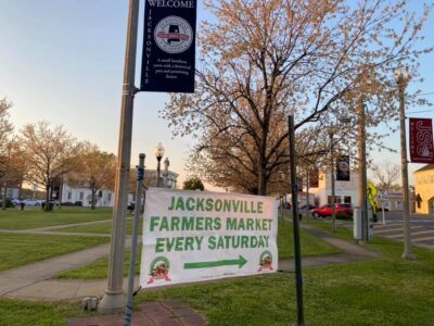 Sign for farmers market on the Jacksonville Square