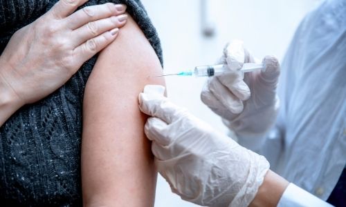 Governor of Alabama fights vaccine mandates