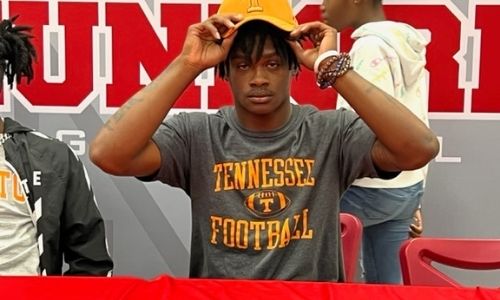 Smith picks Tennessee
