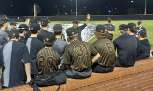 Oxford coach Wes Brooks talks to his top-ranked team after its doubleheader split with Dothan on Friday at Choccolocco Park. (Photo by Joe Medley)
