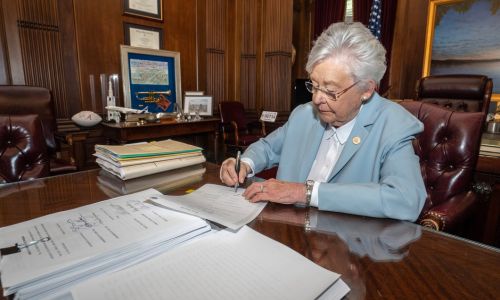 Governor Ivey Signs Education Trust Fund and Pay Raise to Alabama Teachers