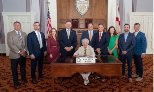 OVERNOR KAY IVEY HOLDS BILL SIGNING CEREMONY FOR UNION ECONOMIC INCENTIVE BILL (SB231)