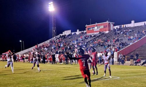 Talladega’s Alex Taylor scores a touchdown against Munford on Friday as the Tigers beat the Lions 28-14 on Thursday. (Photo by Joe Medley)