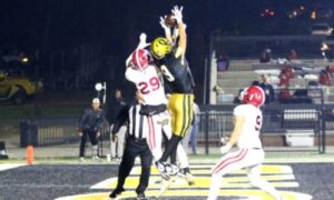 Oxford’s Nick Richardson goes up between defenders to pull down a touchdown reception just before halftime of the Yellow Jackets’ 34-14 victory over Hartselle in Friday’s second-round playoff game at Oxford. (Photo by Greg Warren/For East Alabama Sports Today)