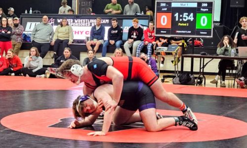 In the match of the day, Weaver heavyweight Brandon Jolliff prevailed over Tallassee’s Jude Rogers in an ultimate tiebreaker. (Photo by Joe Medley/East Alabama Sports Today)