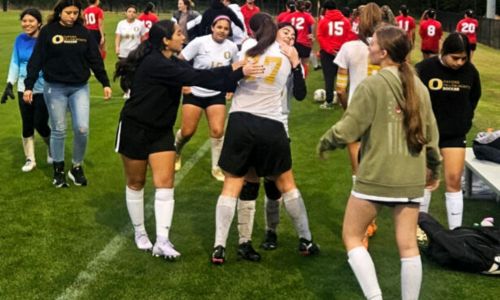 Oxford’s girls, the tournament’s No. 6 seed, celebrated after upsetting No. 3 Saks on Monday in the first round of the Calhoun County Tournament. (Photo by Joe Medley/East Alabama Sports Today)