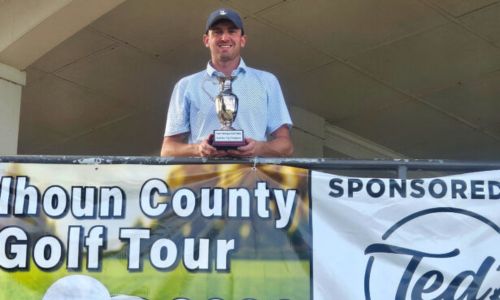 Andrew Weathers celebrates after winning the Gadsden City Championship at Twin Bridges. (Photo by Joe Medley/East Alabama Sports Today)